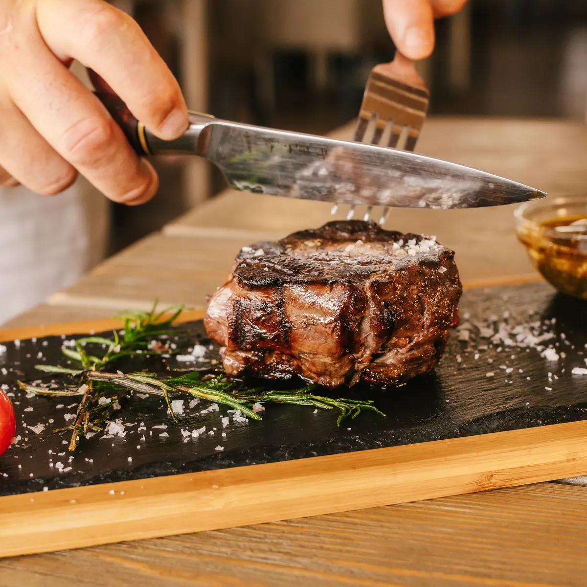 Carne a la brasa al corte en Marbella