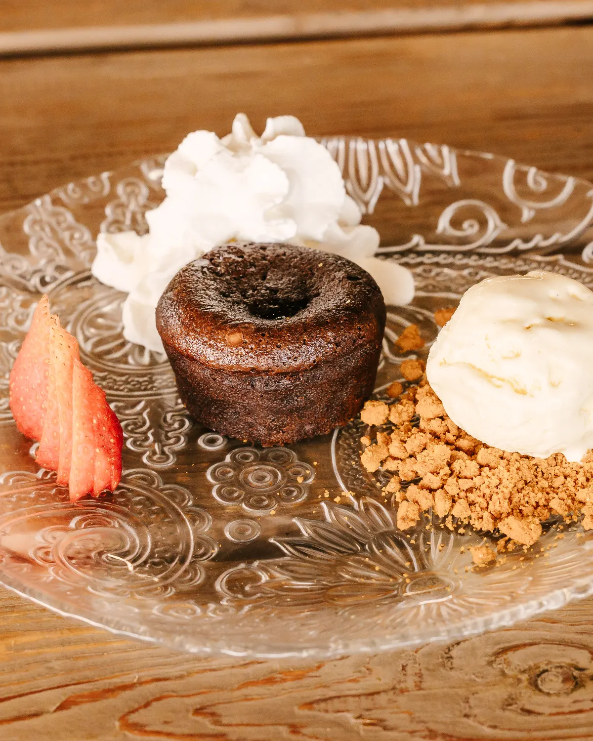 Coulant de chocolate con helado de postre en Marbella