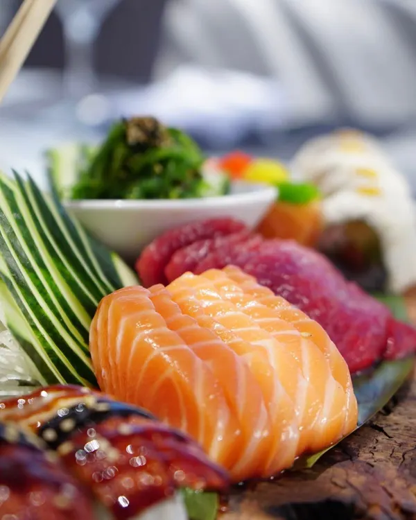 Sashimi de salmón en The Point Marbella