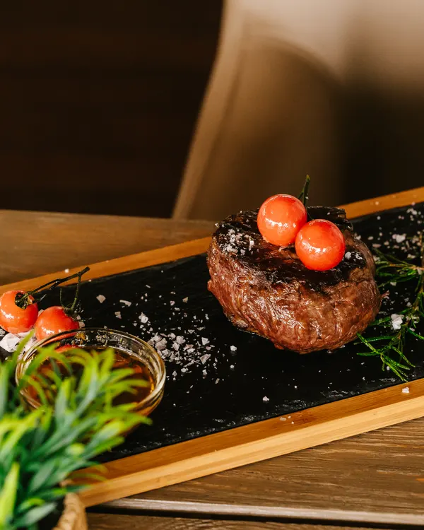 Solomillo con tomates cherry en Marbella